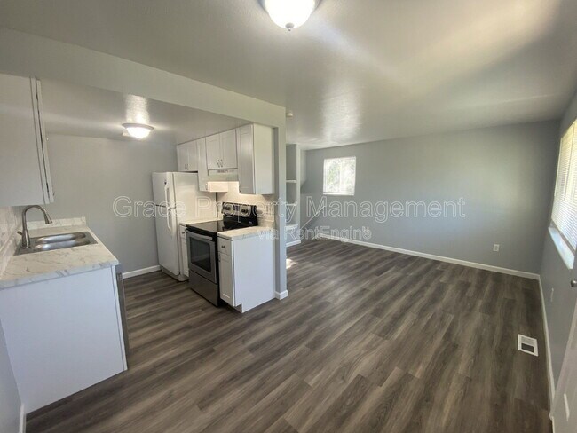 Building Photo - 774 W Cleveland Cir