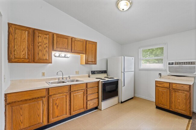 Building Photo - 3222 Athens Ave