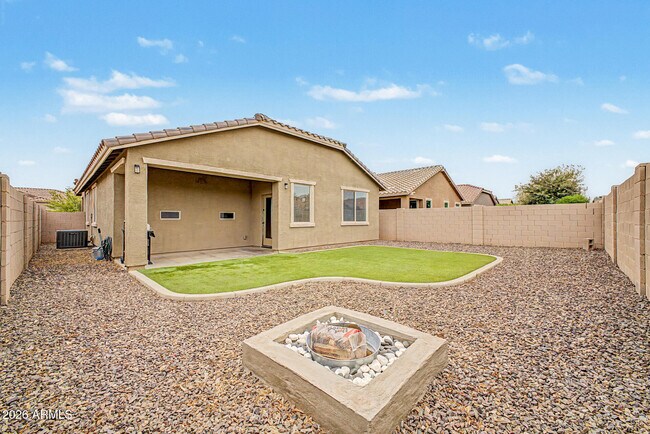 Building Photo - 3514 E Cowboy Cove Trail
