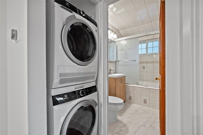 Building Photo - 20 Overhill Pl