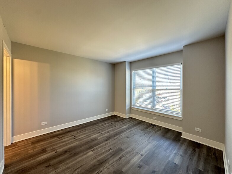 Building Photo - 613 Broadway St