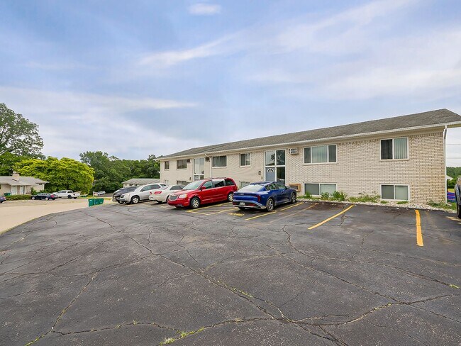 Building Photo - 211 Smt Rdg Dr