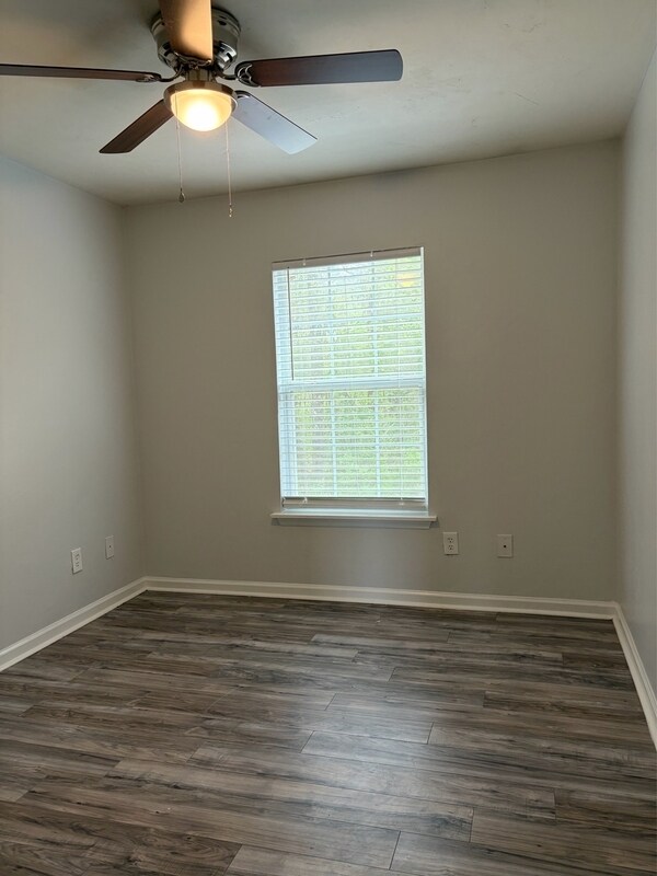 Building Photo - 2052 Darnell Cir