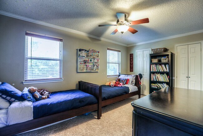 Building Photo - 24 Edgewood Forest Ct