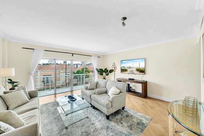 Building Photo - 250 Bradley Pl