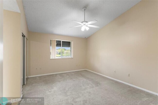 Building Photo - 640 N University Dr