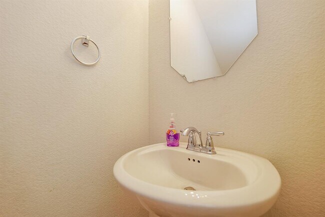 Building Photo - 40634 Guillemont Ln
