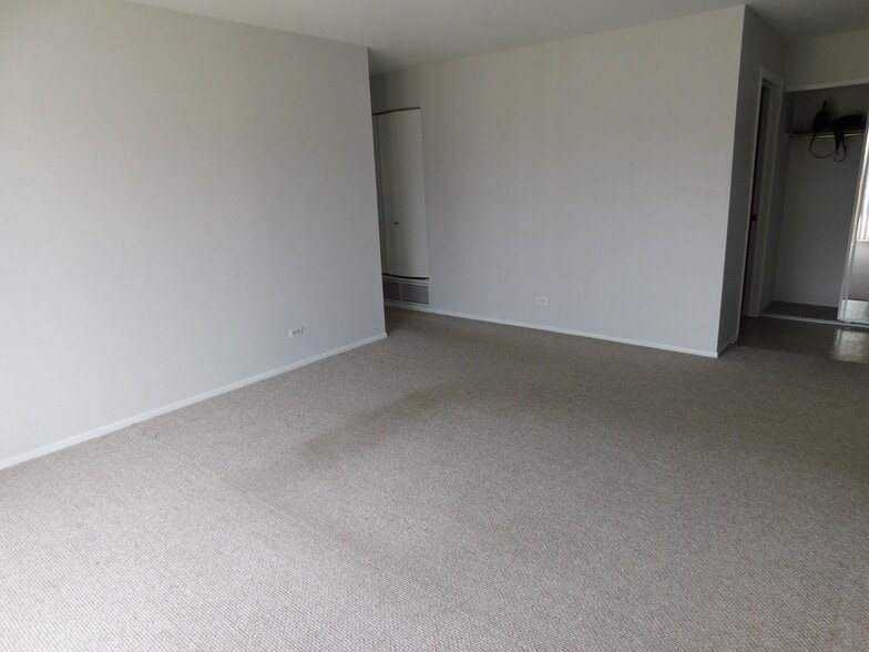 Building Photo - 573 Greystone Ln