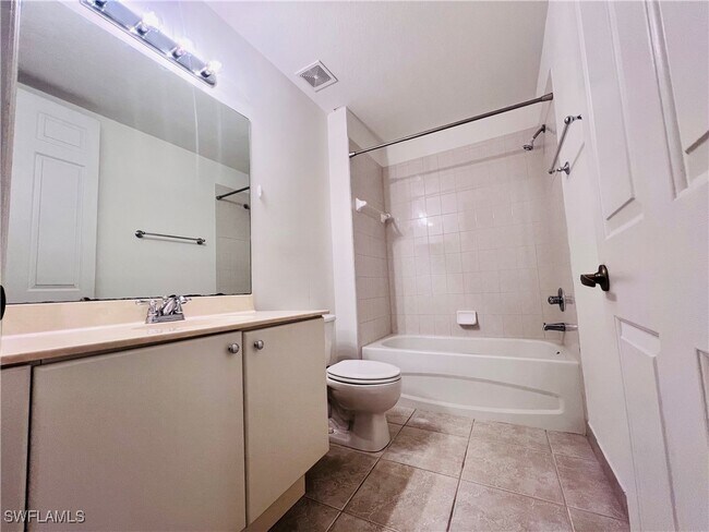 Building Photo - 1435 Mariposa Cir