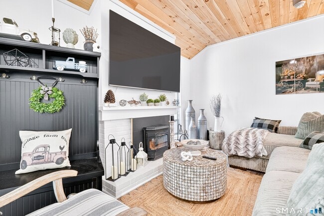 Building Photo - 401 Heritage Vlg