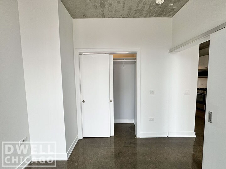 Building Photo - 102 W Chicago Ave