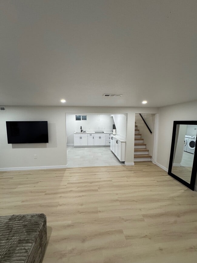 Building Photo - 8551 Circle Dr