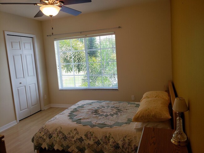 Building Photo - Lakeside Village Townhouse 2 Bedroom  2.5 Bath Available for Short-Term Rental