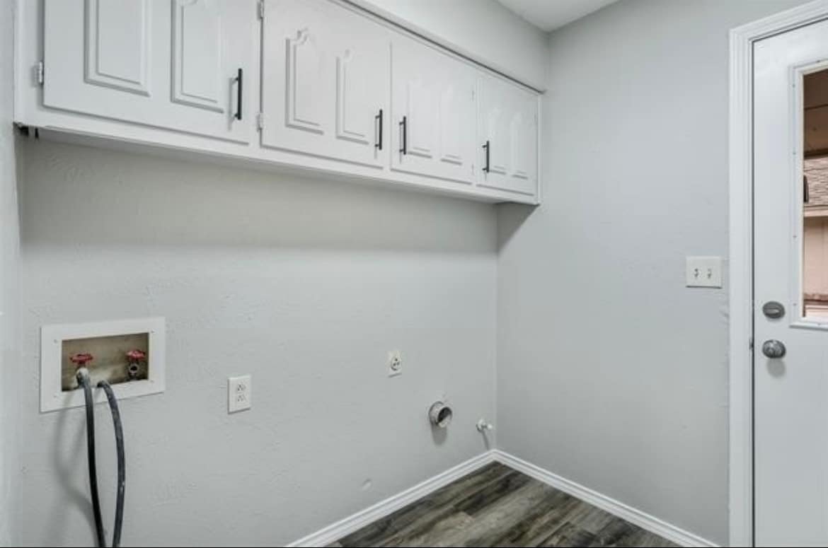 Laundry - 1708 Tree House Lane
