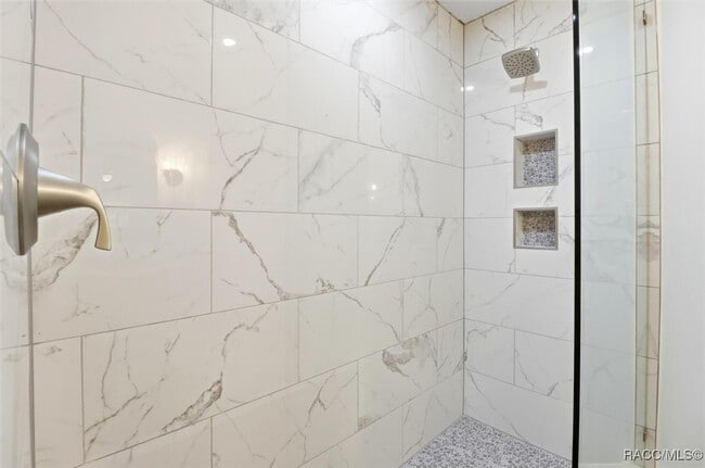 Building Photo - 809 Inverie Dr