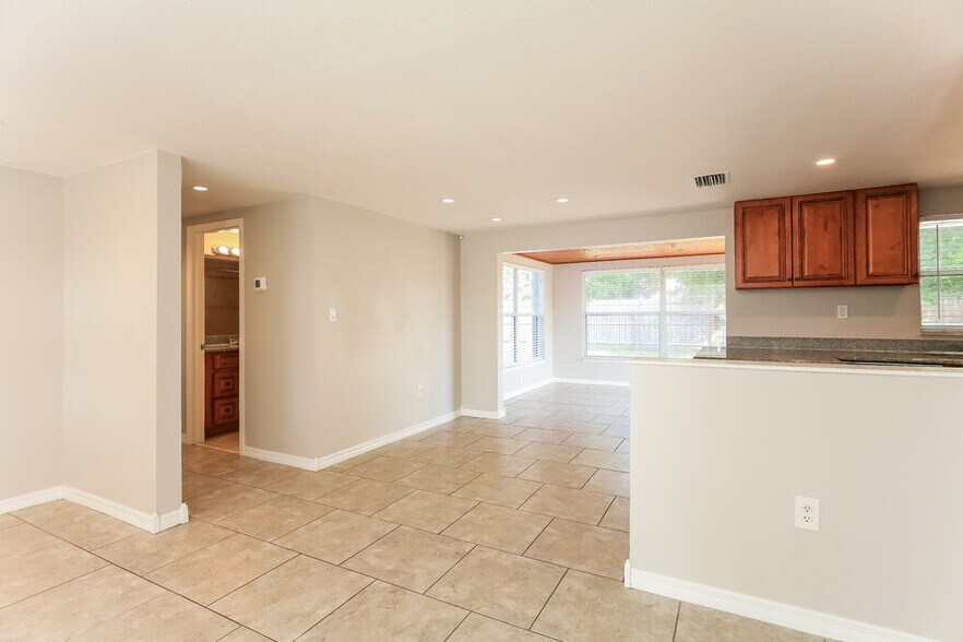 Building Photo - 10426 Syringa Ct