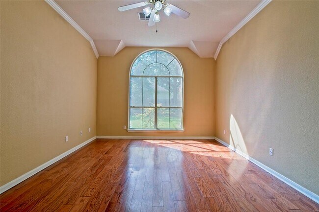 Building Photo - 8212 Fern Bluff Ave