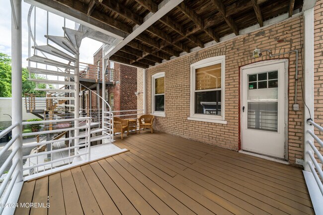 Building Photo - 656 JFK Blvd E