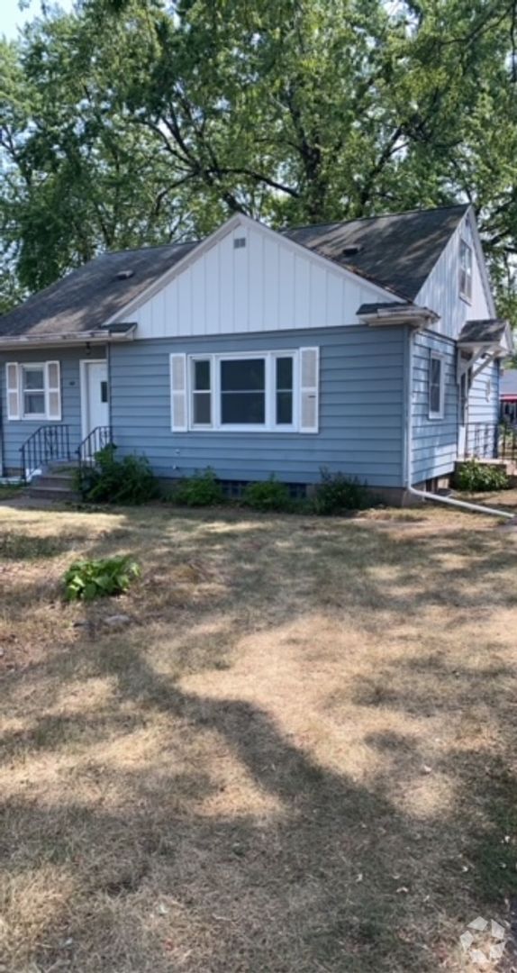 Building Photo - 4 Bedroom House in North St. Cloud!