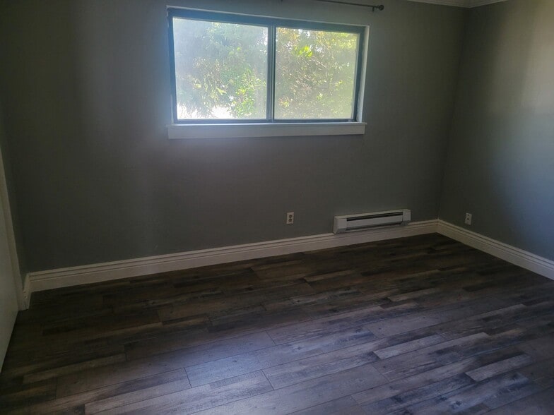 Building Photo - 3913 E 109 N