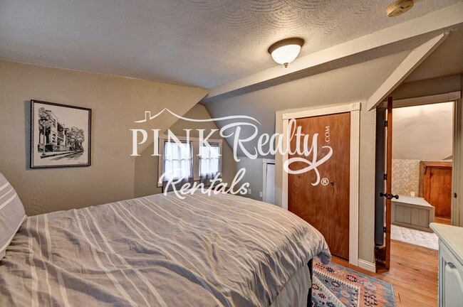 Building Photo - 1610 W Kiowa St