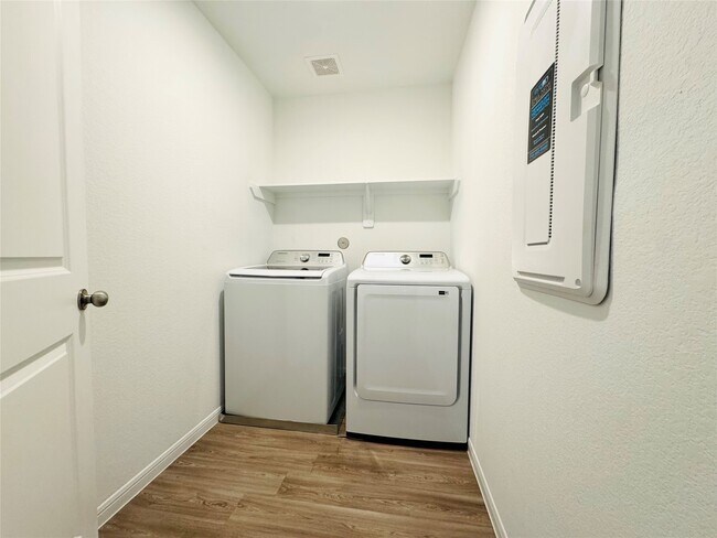 Building Photo - 1040 Greenshank Dr