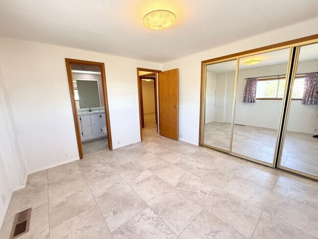 Building Photo - 10675 N Kilimanjaro Ave