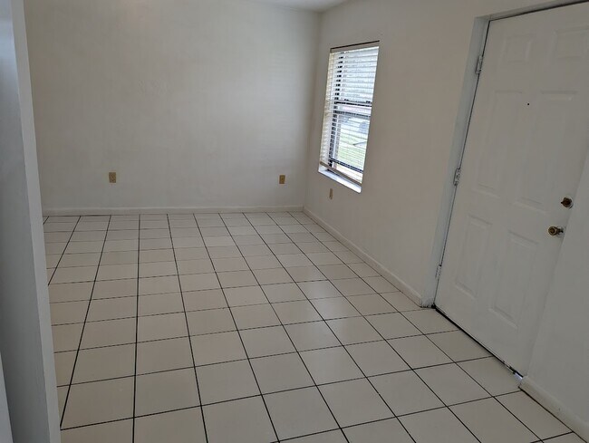 Building Photo - 3600 SW 23rd St