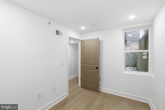 Building Photo - 863 N 43rd St