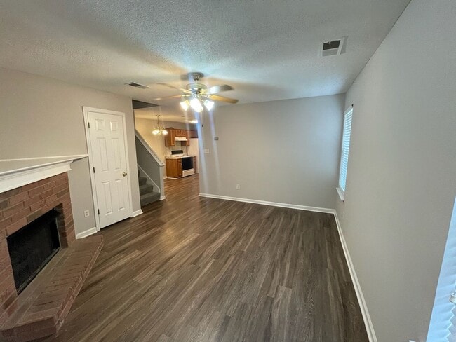 Building Photo - FIRST MONTH HALF PRICE! Beautiful town house in Collierville!