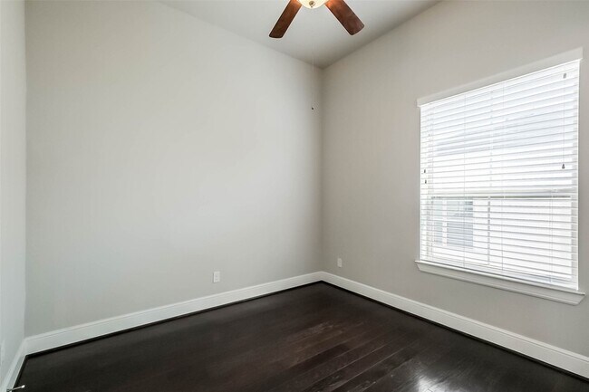 Building Photo - 4015 Lillian St