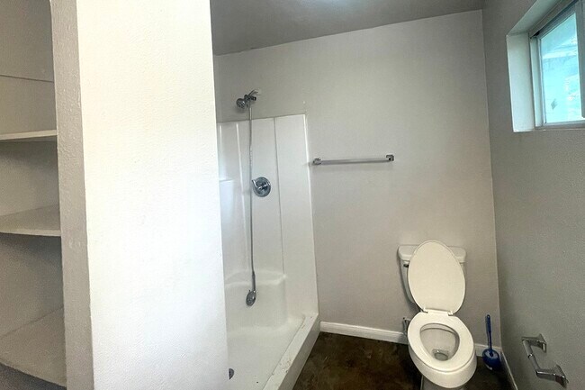 Building Photo - 5224 Kelso St