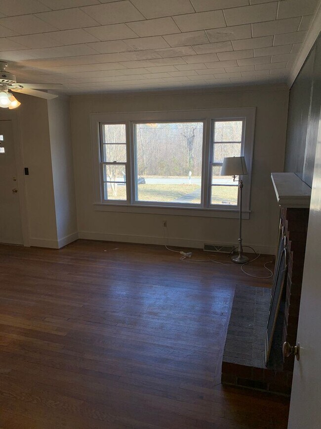 Building Photo - 3 bedroom Salisbury home