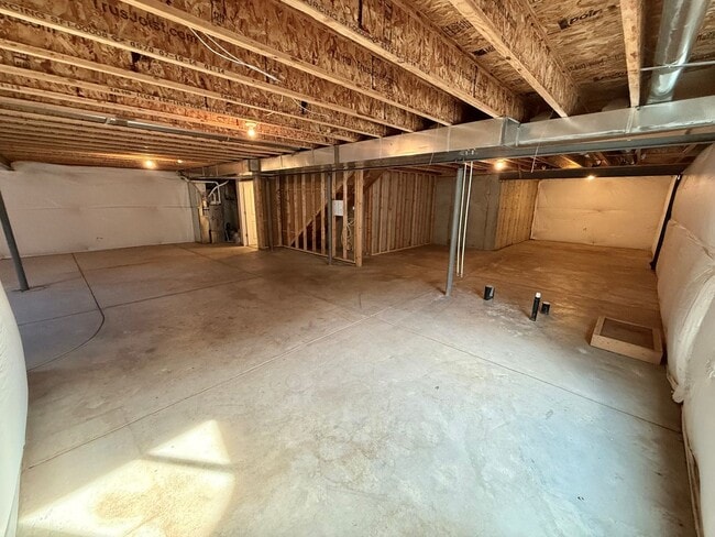 Building Photo - 6 Month lease special $100/mo off per month. Priced at $2195 after discount. Beautiful 3 Bed / 2 ...