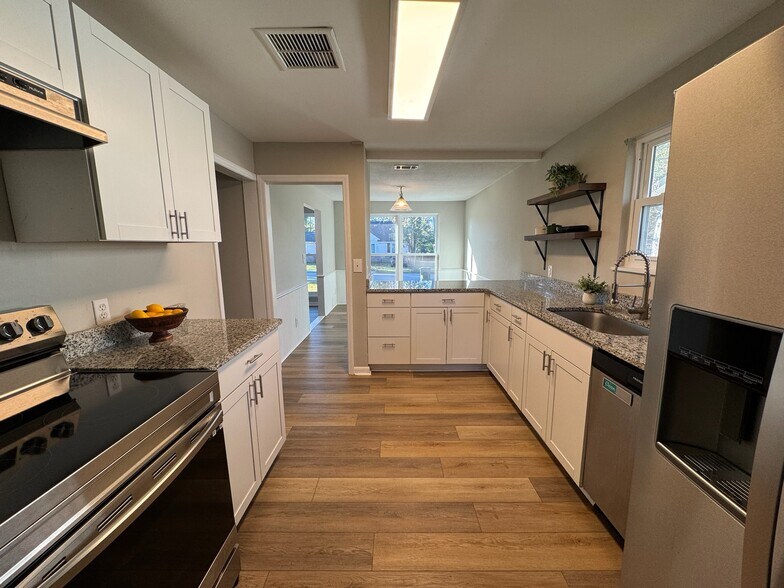 Building Photo - 2052 E 42nd St