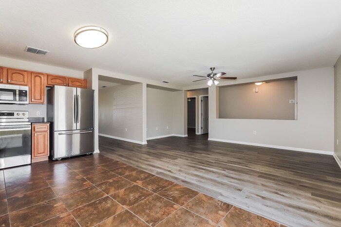 Building Photo - 3044 Park Ridge Ave