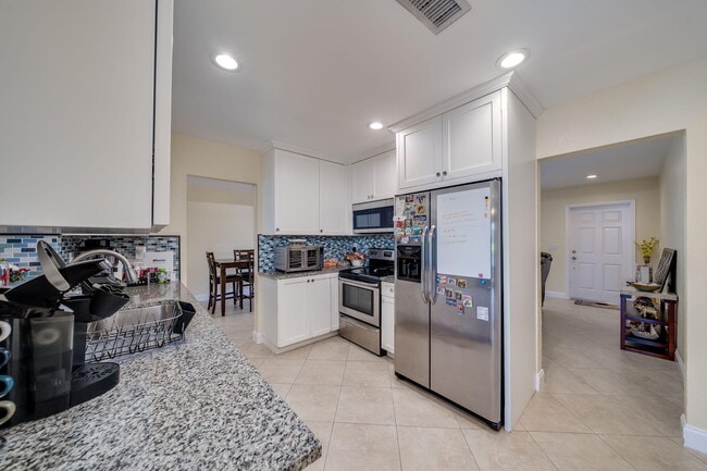 Building Photo - 9603 NW 67th Ct