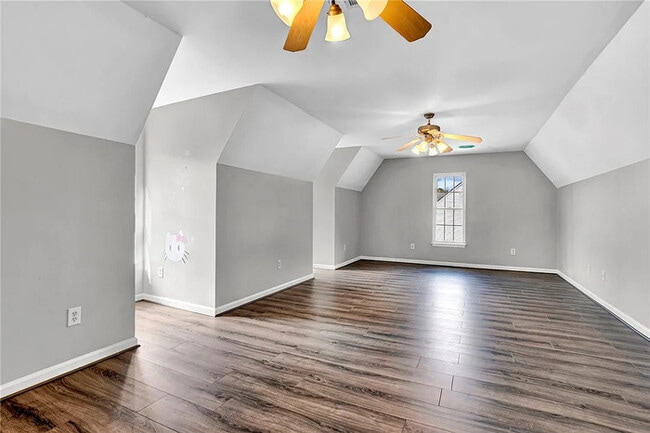 Building Photo - 4 Bedroom 2.5 Bathroom