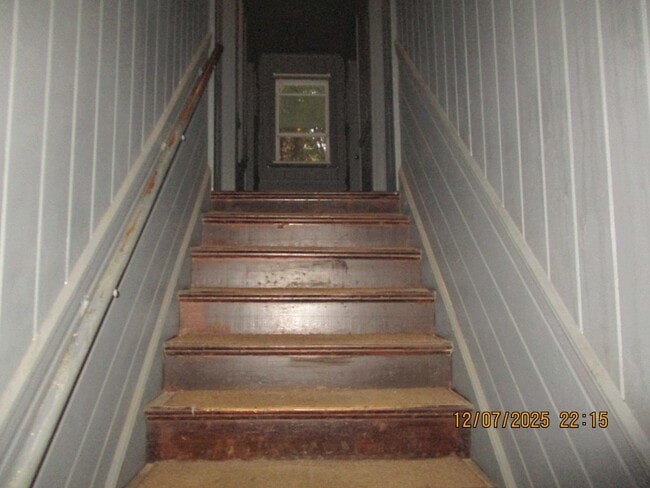 Building Photo - 1415 N Davis St