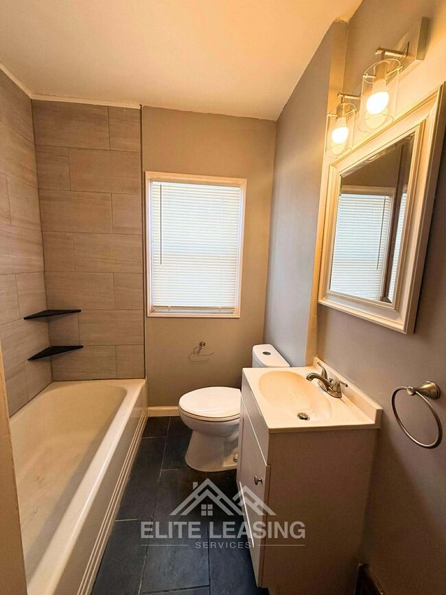 Building Photo - Charming 3-Bedroom Home with Garage