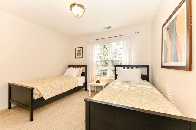 Building Photo - Updated 3 Bedroom Townhome in McAlister's Place