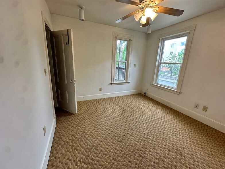 Building Photo - 602 Putnam Ave