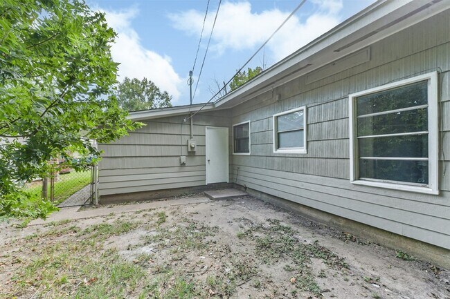 Building Photo - 10906 Hoffer St