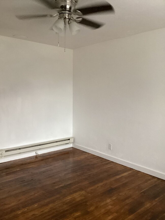 Building Photo - Located in Portales!! Cozy 1 bed apartment!