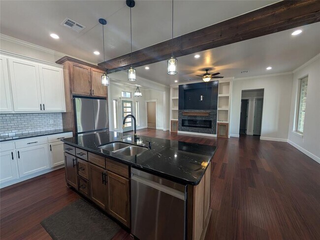 Building Photo - 405 NW 115th St