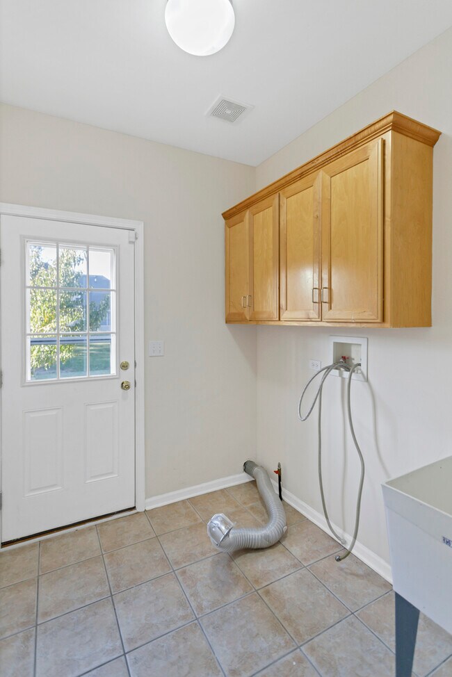 Building Photo - 40W148 Carl Sandburg Rd