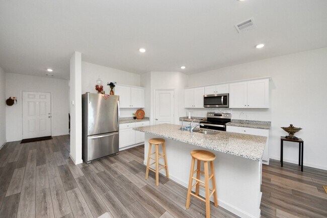 Building Photo - 4830 Highland Spgs Dr