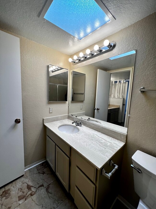 Building Photo - 2024 S Birdie Cir