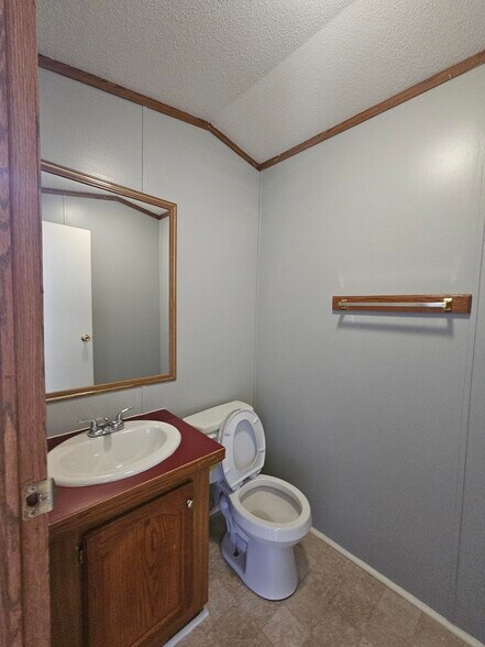 Building Photo - 60 Noble Ln