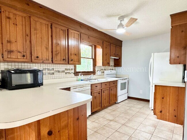 Building Photo - 307 Abbey Ln